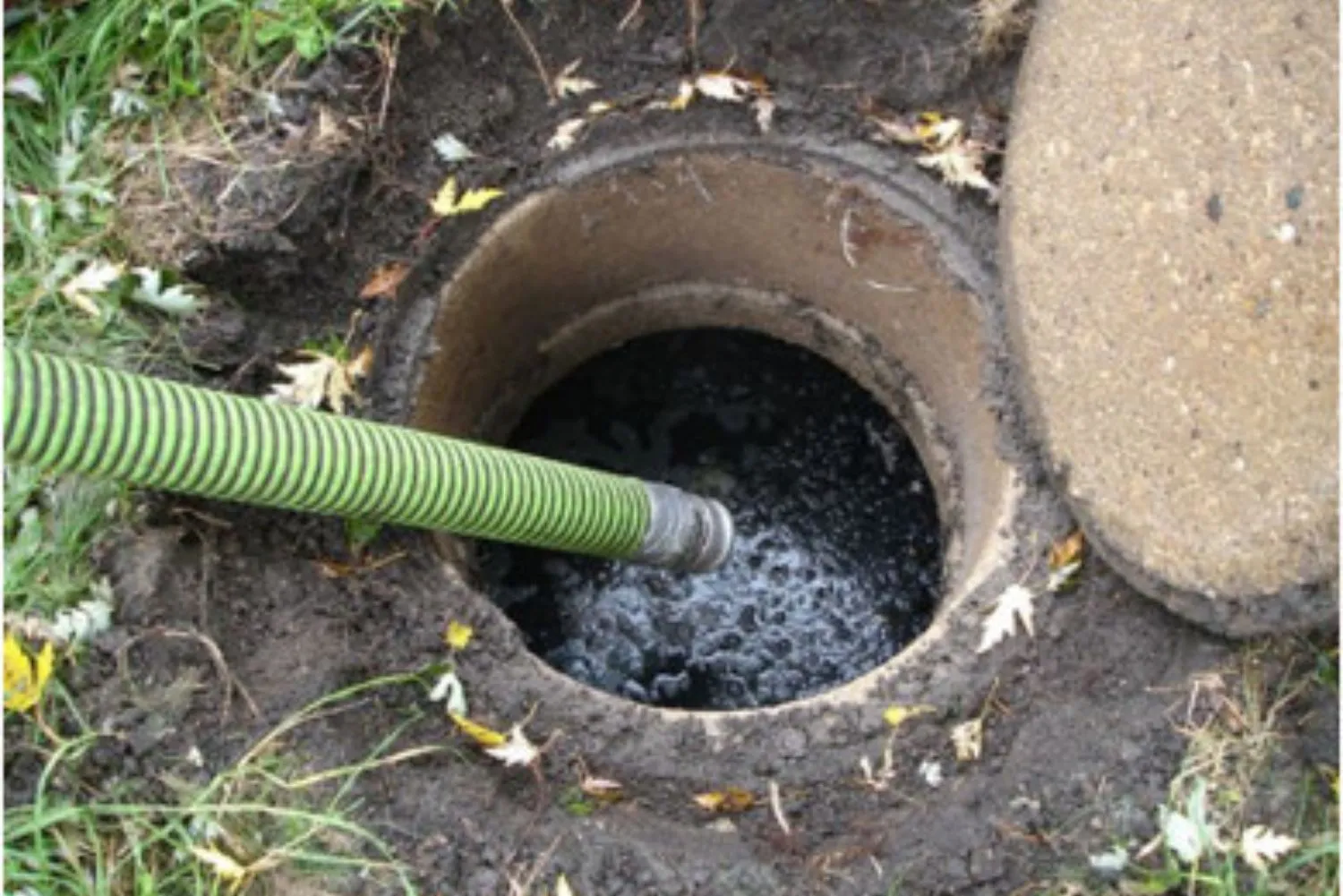 DESENTUPIMENTO DE FOSSAS SÉPTICAS - ATENDIMENTO 24H! Serviço profissional de desentupimento de fossas sépticas 24H